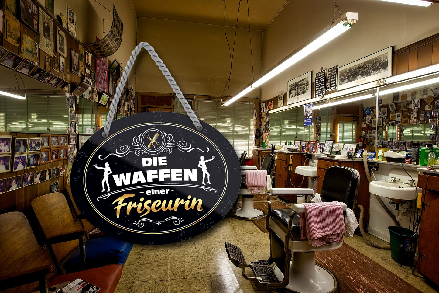 Blechschild ''Die Waffen einer Friseurin'' 18x14cm