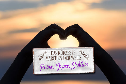 Blechschild ''Das kürzeste Märchen der Welt. Kuss'' 28x12cm