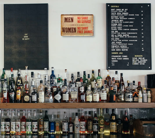 Blechschild ''Men no shirt no service. Women no shirt free drinks'' 20x30cm