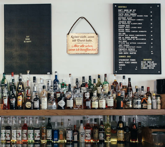 Tin sign ''no one sees when I'm thirsty .. when I'm drunk (brown)'' 18x12cm