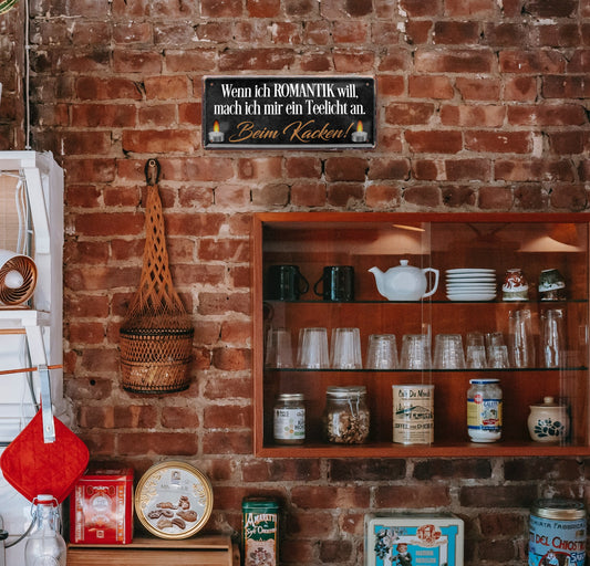 Blechschild ''Wenn ich Romantik will, mach Teelicht an. Beim Kacken'' 28x12cm