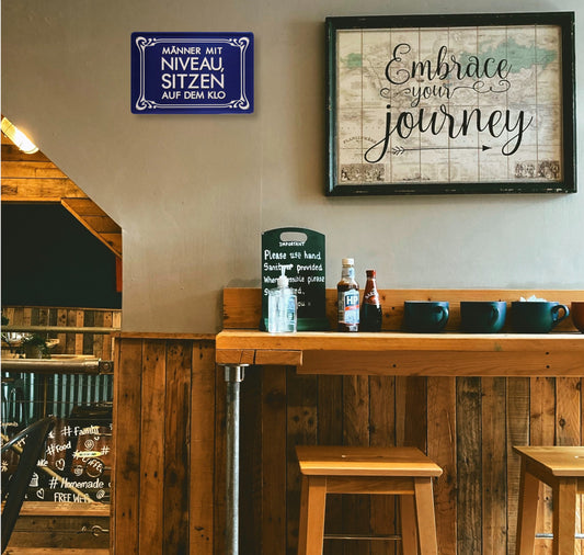 Blechschild ''Männer mit Niveau, sitzen auf dem Klo'' 20x30cm