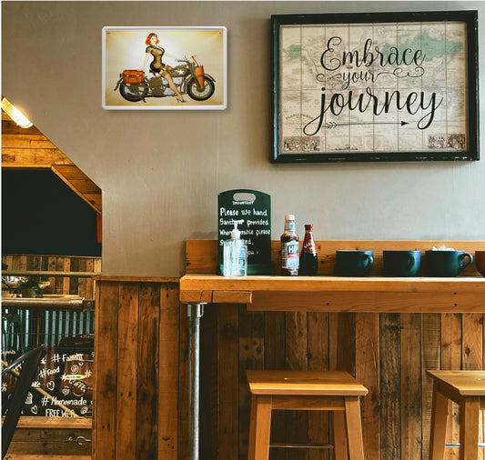 Blechschild ''Frau auf altem Armemotorrad'' 20x30cm