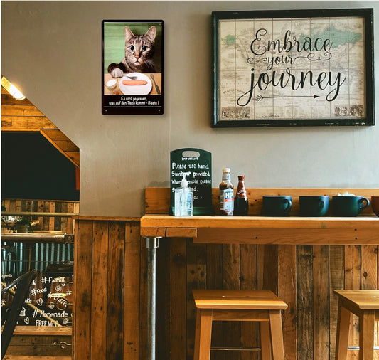 Blechschild ''Katze Es wird gegessen was auf den Tisch kommt'' 20x30cm