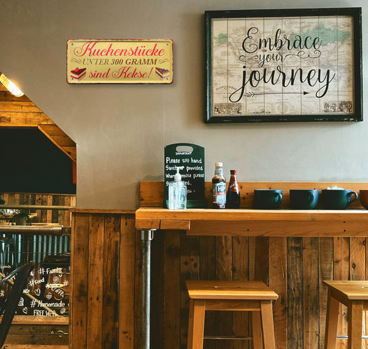 Blechschild ''Kuchenstücke unter 300 Gramm sind Kekse'' 28x12cm