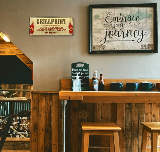 Blechschild ''Grillprofi. Echte Männer haben Grillsauce im Blut'' 28x12cm