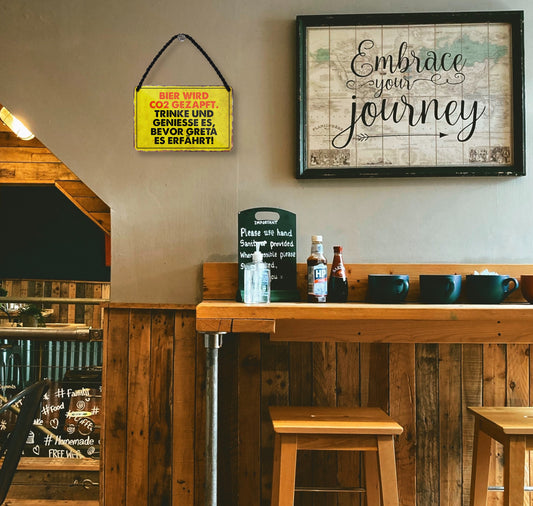 Blechschild ''Bier wird CO2 gezapft, trinke und genieße es bevor Greta'' 18x12cm