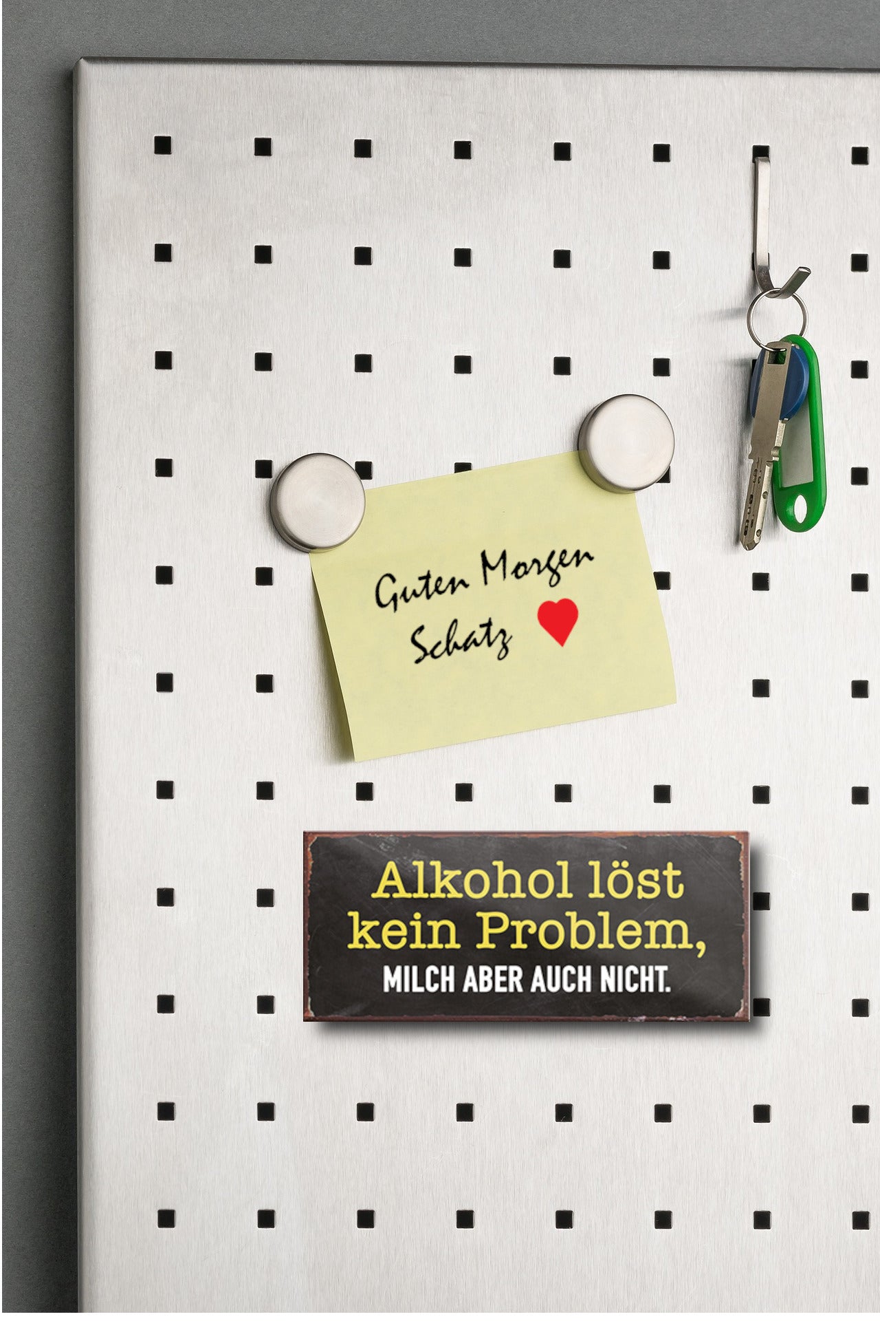 Magnet ''Alkohol löst kein Problem, Milch aber auch nicht'' 9,3x4cm