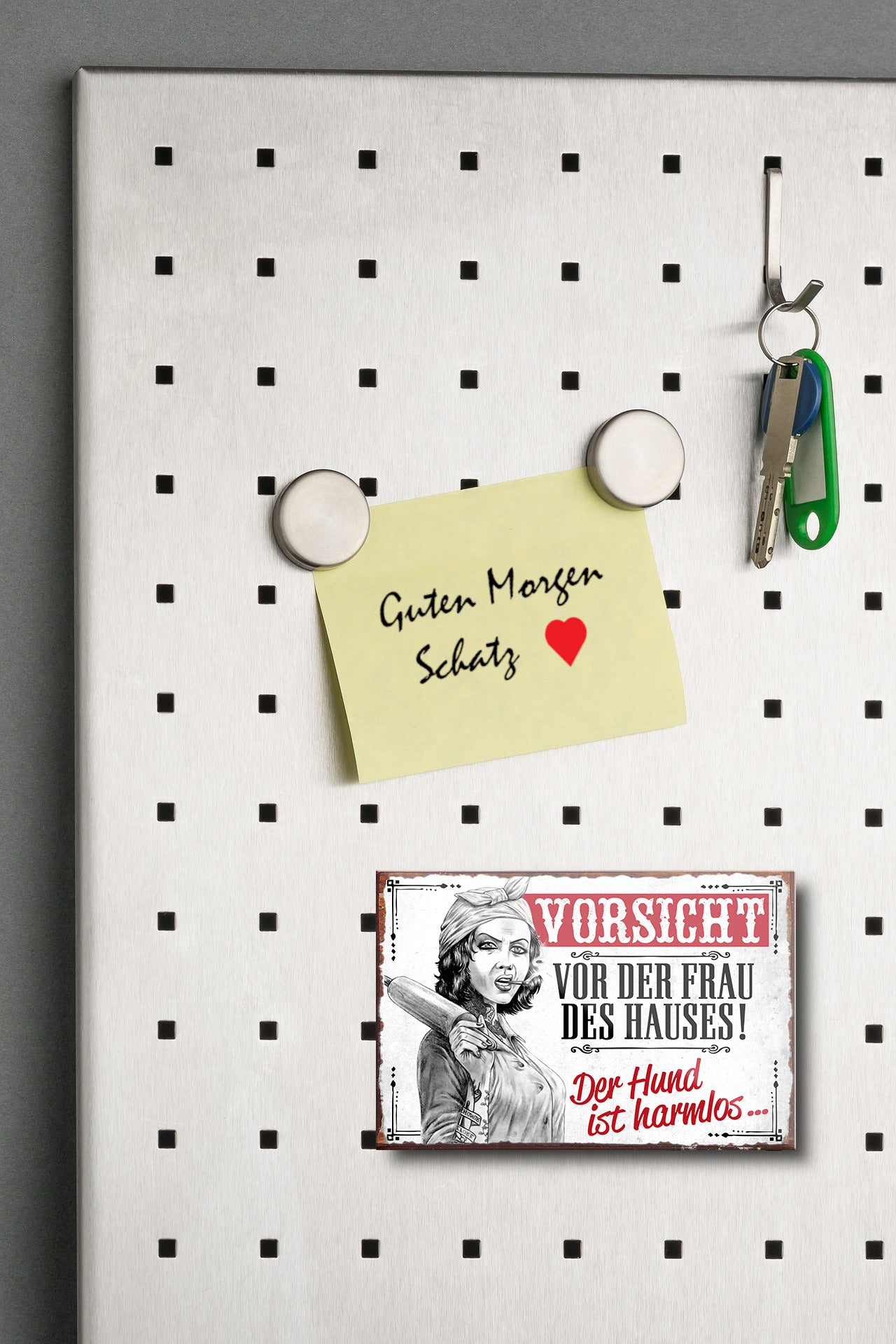 Magnet ''Vorsicht vor der Frau des Hauses'' 9x6x0,3cm