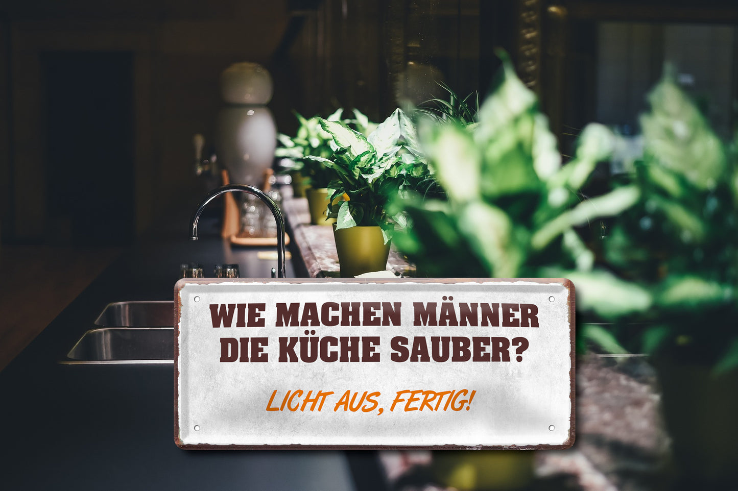 Blechschild ''Wie machen Männer die Küche sauber'' 28x12cm