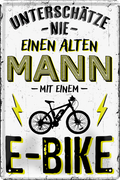 4252024243963	Schilderstore24 	 ''Unterschätze nie einen Mann mit E-Bike'' Schilderstore24 Blechschilder sind perfekt als Geschenk zu Weihnachten, Geburtstage, Feiern, Partys, Grillabende, Namenstag, Feiertag, Mädelsabend, Hochzeit. Jederzeit stilvoll im Wohnzimmer, Partykeller, Garage, Praxis, Büro, Café, Hauseingang Fahrrad Rad Bike Tour Radeln Downhill Radtour zweirad reifen ausflug freizeit
