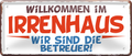 4252024252453		 ''Willkommen im Irrenhaus. Wir sind die Betreuer''
 Schilderstore24 Blechschilder sind perfekt als Geschenk zu Weihnachten, Geburtstage, Feiern, Partys, Grillabende, Namenstag, Feiertag, Mädelsabend, Hochzeit. Jederzeit stilvoll im Wohnzimmer, Partykeller, Garage, Praxis, Büro, Café, Hauseingang Küche Haushalt Willkommen Eigenheim heim essen haus kochen herzlich Zuhause putzen