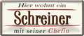 4252024252408		 ''Hier wohnt ein Schreiner''
 Schilderstore24 Blechschilder sind perfekt als Geschenk zu Weihnachten, Geburtstage, Feiern, Partys, Grillabende, Namenstag, Feiertag, Mädelsabend, Hochzeit. Jederzeit stilvoll im Wohnzimmer, Partykeller, Garage, Praxis, Büro,Architekt Hauseingang Handwerk Baustelle Arbeit Bau werkeln baustelle handwerker bauarbeiter