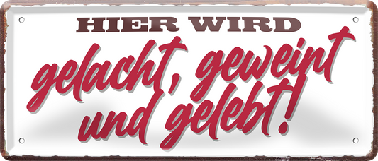 4252024253566		 ''Hier wird gelacht, geweint und gelebt''
Schilderstore24 Blechschilder sind perfekt als Geschenk zu Weihnachten, Geburtstage, Feiern, Partys, Grillabende, Namenstag, Feiertag, Mädelsabend, Hochzeit. Jederzeit stilvoll im Wohnzimmer, Partykeller, Garage, Praxis, Büro, Café, Hauseingang Küche Haushalt Willkommen Eigenheim heim essen haus kochen herzlich Zuhause putzen