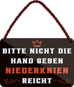 4252024251814		 ''Bitte nicht die Hand geben Niederknien reicht''
 Schilderstore24 Blechschilder sind perfekt als Geschenk zu Weihnachten, Geburtstage, Feiern, Partys, Grillabende, Namenstag, Feiertag, Mädelsabend, Hochzeit. Jederzeit stilvoll im Wohnzimmer, Partykeller, Garage, Praxis, Büro, Café, Hauseingang Sarkasmus Ironie Funny Schwarzer Humor faul dumm fun rente lästern teufel