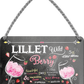 Schilderstore24 Blechschilder sind 4252024255096		 ''Lillet Wild Berry''
perfekt als Geschenk zu Weihnachten, Geburtstage, Feiern, Partys, Grillabende, Namenstag, Feiertag, Mädelsabend, Hochzeit. Jederzeit stilvoll im Wohnzimmer, Partykeller, Garage, Praxis, Büro, Café, Hauseingang Alkohol Cocktail Likör Sekt Getränk Alkohol promille schnaps saufen longdrink