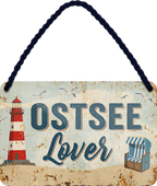 4252024259209		 ''Ostsee Lover (strandkorb)''
Schilderstore24 Blechschilder sind perfekt als Geschenk zu Weihnachten, Geburtstage, Feiern, Partys, Grillabende, Namenstag, Feiertag, Hochzeit. Jederzeit stilvoll im Wohnzimmer, Partykeller, Garage, Praxis, Büro, nordsee, ostsee Meer Urlaub Sommer Sandstrand see wasser strand sand salzwasser ferien