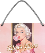 4252024259339		 ''Blown Kisses''
Schilderstore24 Blechschilder sind perfekt als Geschenk zu Weihnachten, Geburtstage, Feiern, Partys, Grillabende, Namenstag, Feiertag, Mädelsabend, Hochzeit. Jederzeit stilvoll im Wohnzimmer, Partykeller, Garage, Praxis, Büro, Café, Hauseingang Sex Anzüglich Zweideutig Romantik Brüste sinnlich schnulzig romantisch versaut pinup