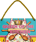 4252024258998		 ''Queen of the Kitchen''
Schilderstore24 Blechschilder sind perfekt als Geschenk zu Weihnachten, Geburtstage, Feiern, Partys, Grillabende, Namenstag, Feiertag, Mädelsabend, Hochzeit. Jederzeit stilvoll im Wohnzimmer, Partykeller, Garage, Praxis, Büro, Café, Hauseingang Garten Haushalt Heim Zuhause Gartenarbeit Hausarbeit Zuhause Blumen