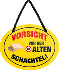 4252024245691	Schilderstore24	 ''Vorsicht vor der alten Schachtel'' Schilderstore24 Blechschilder sind perfekt als Geschenk zu Weihnachten, Geburtstage, Feiern, Partys, Grillabende, Namenstag, Feiertag, Mädelsabend, Hochzeit. Jederzeit stilvoll im Wohnzimmer, Partykeller, Garage, Praxis, Büro, Café, Hauseingang Familie Zuhause Eltern Geschwister oma opa familie mama papa geschwister