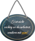 4252024245387	Schilderstore24	 ''Es ist nicht wichtig wo du arbeitest, sondern mit Wem'' Schilderstore24 Blechschilder sind perfekt als Geschenk zu Weihnachten, Geburtstage, Feiern, Partys, Grillabende, Namenstag, Feiertag, Mädelsabend, Hochzeit. Jederzeit stilvoll im Wohnzimmer, Partykeller, Garage, Praxis, Büro, Café, Hauseingang Büro Chef Angestellter Arbeit Job Arbeitsplatz Alltag Beruf Ausbildung