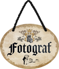 4252024246674	Schilderstore24	 ''Fotograf'' Schilderstore24 Blechschilder sind perfekt als Geschenk zu Weihnachten, Geburtstage, Feiern, Partys, Grillabende, Namenstag, Feiertag, Mädelsabend, Hochzeit. Jederzeit stilvoll im Wohnzimmer, Partykeller, Garage, Praxis, Büro, Café, Hauseingang Büro Chef Angestellter Arbeit Job Arbeitsplatz Alltag Beruf Ausbildung