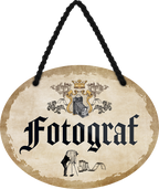 4252024246674	Schilderstore24	 ''Fotograf'' Schilderstore24 Blechschilder sind perfekt als Geschenk zu Weihnachten, Geburtstage, Feiern, Partys, Grillabende, Namenstag, Feiertag, Mädelsabend, Hochzeit. Jederzeit stilvoll im Wohnzimmer, Partykeller, Garage, Praxis, Büro, Café, Hauseingang Büro Chef Angestellter Arbeit Job Arbeitsplatz Alltag Beruf Ausbildung