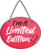 4252024249743		 ''I'm a limited Edition'' Schilderstore24 Blechschilder sind perfekt als Geschenk zu Weihnachten, Geburtstage, Feiern, Partys, Grillabende, Namenstag, Feiertag, Mädelsabend, Hochzeit. Jederzeit stilvoll im Wohnzimmer, Partykeller, Garage, Praxis, Büro, Café, Hauseingang Sex küssen gefühle Zweideutig Romantik liebe sinnlich schnulzig romantisch pinup