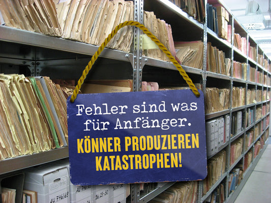 Blechschild ''Fehler für Anfänger. Könner produzieren Katastrophen'' 18x12cm
