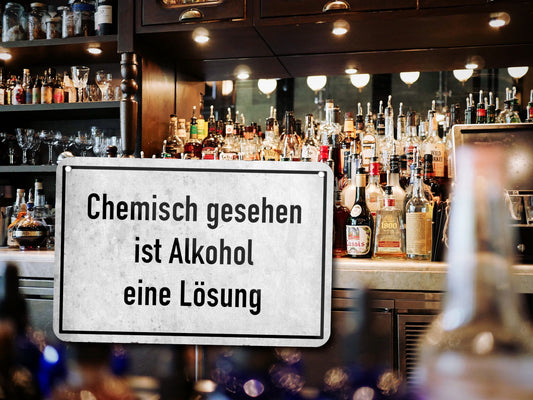 Blechschild ''Chemisch gesehen ist Alkohol eine Lösung'' 18x12cm