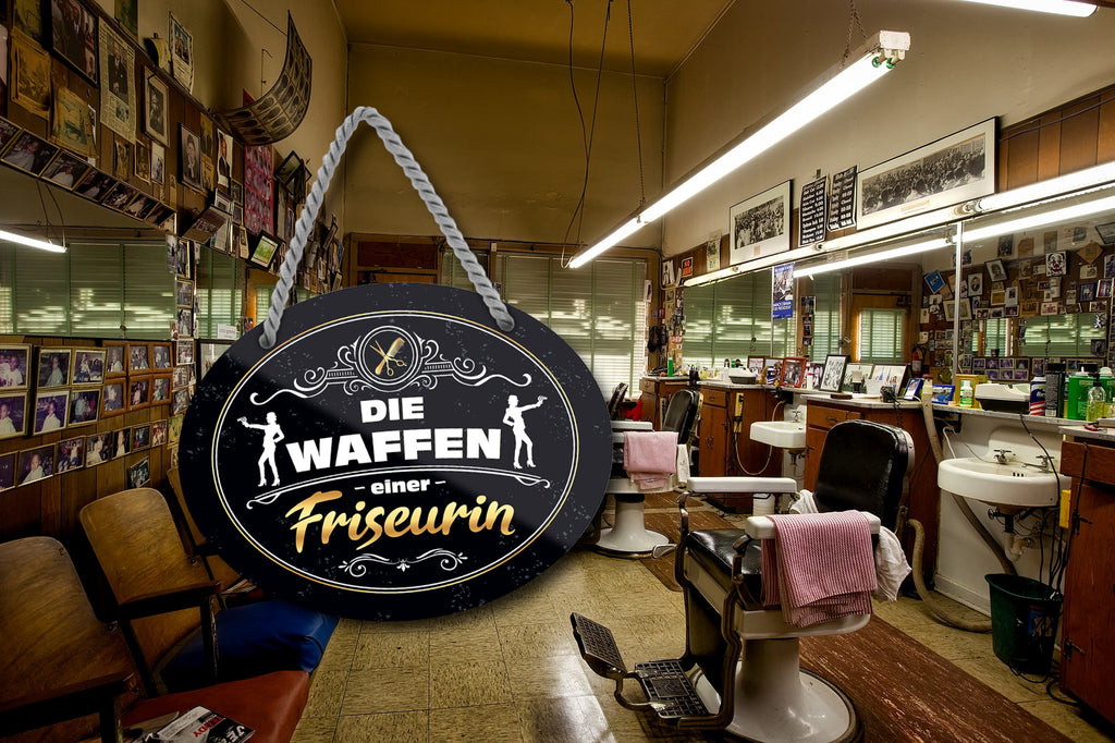 Blechschild ''Die Waffen einer Friseurin'' 18x14cm