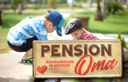 Blechschild ''Pension Oma Kinderservice'' 28x12cm