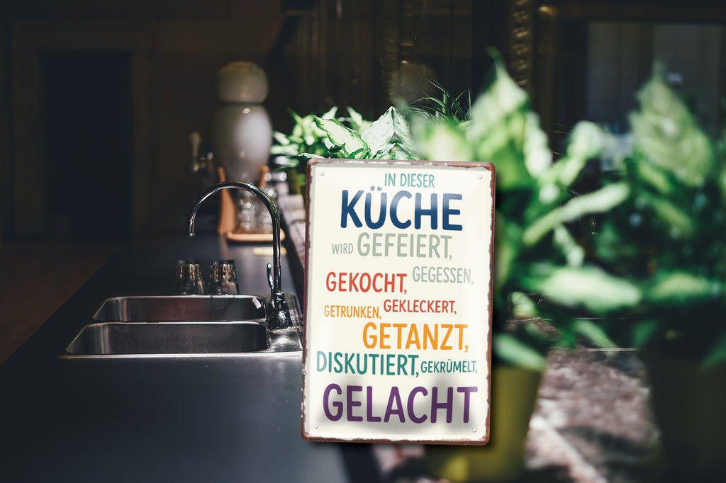Blechschild ''In dieser Küche wird gefeiert, gelacht'' 20x30cm
