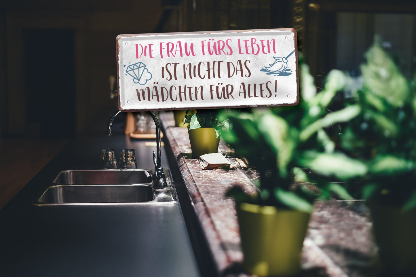 Blechschild ''Die Frau fürs Leben Mädchen für alles'' 28x12cm