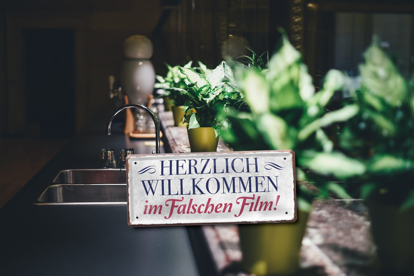 Blechschild ''Herzlich Wollkommen im falschen Film'' 28x12cm