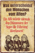 4252024220070	Schilderstore24 	 ''Was unterscheidet den Menschen vom Affen''Schilderstore24 Blechschilder sind perfekt als Geschenk zu Weihnachten, Geburtstage, Feiern, Partys, Grillabende, Namenstag, Feiertag, Mädelsabend, Hochzeit. Jederzeit stilvoll im Wohnzimmer, Partykeller, Garage, Praxis, Büro, Café, Hauseingang Sarkasmus Ironie Funny Schwarzer Humor faul dumm fun rente lästern teufel