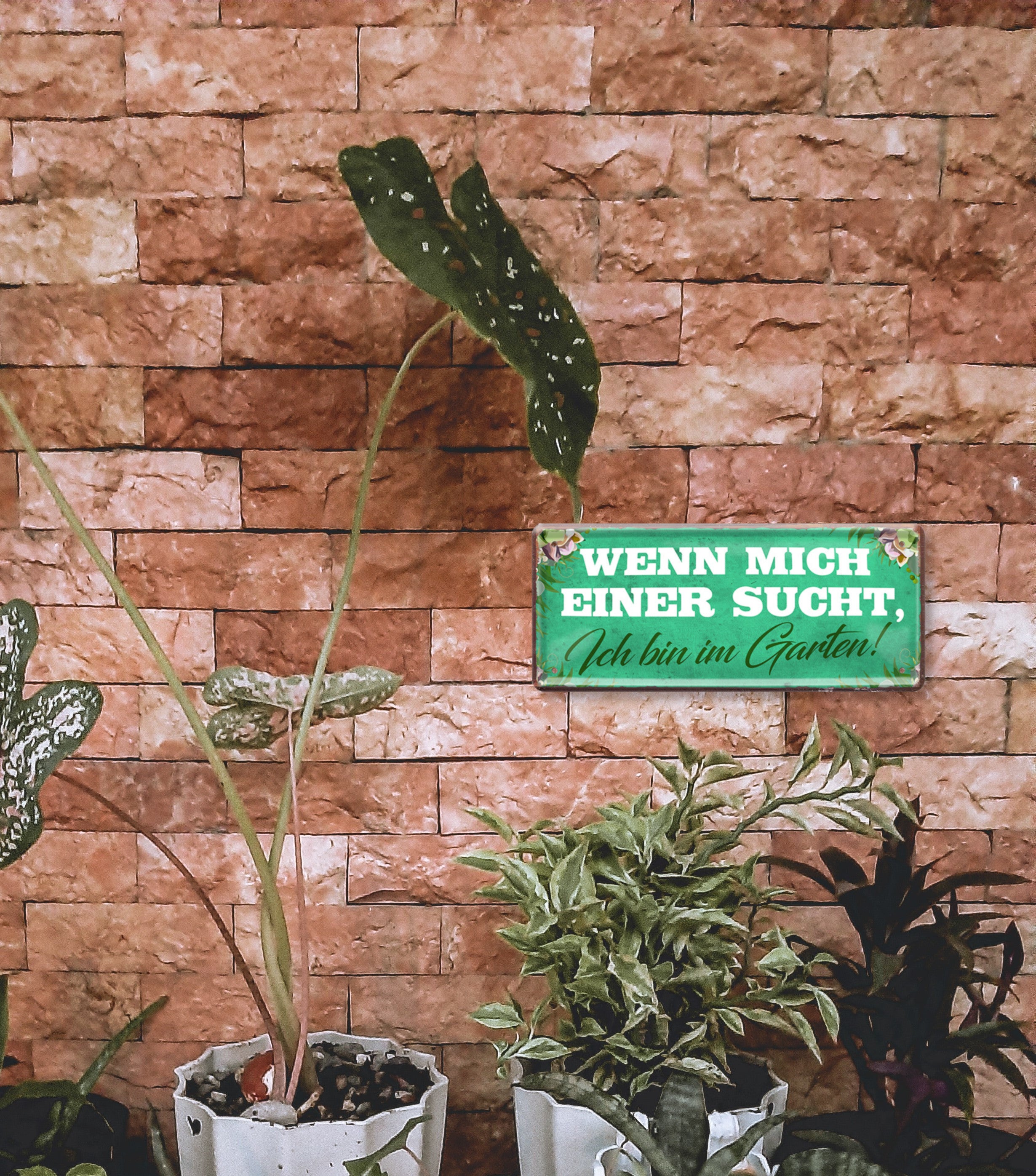 Blechschild ''Wenn mich einer sucht. Ich bin im Garten'' 28x12cm