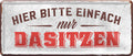 4252024225518 Schilderstore24 	Schilderstore24 Blechschilder sind perfekt als Geschenk zu Weihnachten, Geburtstage, Feiern, Partys, Grillabende, Namenstag, Feiertag, Mädelsabend, Hochzeit. Jederzeit stilvoll im Wohnzimmer, Partykeller, Garage, Praxis, Büro, Café, Hauseingang Sarkasmus Ironie Funny Schwarzer Humor faul dumm fun rente lästern teufel ''Hier bitte einfach nur dasitzen''		28x12cm