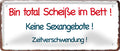 4252024226584 Schilderstore24 	Schilderstore24 Blechschilder sind perfekt als Geschenk zu Weihnachten, Geburtstage, Feiern, Partys, Grillabende, Namenstag, Feiertag, Mädelsabend, Hochzeit. Jederzeit stilvoll im Wohnzimmer, Partykeller, Garage, Praxis, Büro, Café, Hauseingang Sarkasmus Ironie Funny Schwarzer Humor faul dumm fun rente lästern teufel ''Bin total Scheiße im Bett''		28x12cm
