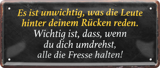 4252024236590		 ''Es ist unwichtig, was die Leute hinter Rücken reden'' Schilderstore24 Blechschilder sind perfekt als Geschenk zu Weihnachten, Geburtstage, Feiern, Partys, Grillabende, Namenstag, Feiertag, Mädelsabend, Hochzeit. Jederzeit stilvoll im Wohnzimmer, Partykeller, Garage, Praxis, Büro, Café, Hauseingang Sarkasmus Ironie Funny Schwarzer Humor faul dumm fun rente lästern teufel