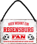 4252024203585 Schilderstore24 	Schilderstore24 Blechschilder sind perfekt als Geschenk zu Weihnachten, Geburtstage, Feiern, Partys, Grillabende, Namenstag, Feiertag, Mädelsabend, Hochzeit. Jederzeit stilvoll im Wohnzimmer, Partykeller, Garage, Praxis, Büro, Café, Hauseingang Fußball Mannschaft Verein Bolzen Ball sport liga kicken stadion freizeit ''Regensburg Fan''		18x12cm