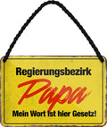 4252024207293 Schilderstore24 	Schilderstore24 Blechschilder sind perfekt als Geschenk zu Weihnachten, Geburtstage, Feiern, Partys, Grillabende, Namenstag, Feiertag, Mädelsabend, Hochzeit. Jederzeit stilvoll im Wohnzimmer, Partykeller, Garage, Praxis, Büro, Café, Hauseingang Familie Zuhause Eltern Geschwister oma opa familie mama papa geschwister ''Regierungsbezirk Papa, mein Wort ist hier Gesetz''		18x12cm