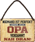 4252024207255 Schilderstore24 Schilderstore24 Blechschilder sind perfekt als Geschenk zu Weihnachten, Geburtstage, Feiern, Partys, Grillabende, Namenstag, Feiertag, Mädelsabend, Hochzeit. Jederzeit stilvoll im Wohnzimmer, Partykeller, Garage, Praxis, Büro, Café, Hauseingang Familie Zuhause Eltern Geschwister oma opa familie mama papa geschwister	 ''Niemand ist perfekt Opa''		18x12cm