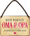 4252024207170 Schilderstore24 	Schilderstore24 Blechschilder sind perfekt als Geschenk zu Weihnachten, Geburtstage, Feiern, Partys, Grillabende, Namenstag, Feiertag, Mädelsabend, Hochzeit. Jederzeit stilvoll im Wohnzimmer, Partykeller, Garage, Praxis, Büro, Café, Hauseingang Familie Zuhause Eltern Geschwister oma opa familie mama papa geschwister ''Hier wohnen Oma & Opa Elternregeln''		18x12cm