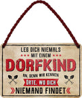 4252024210088 Schilderstore24 	Schilderstore24 Blechschilder sind perfekt als Geschenk zu Weihnachten, Geburtstage, Feiern, Partys, Grillabende, Namenstag, Feiertag, Mädelsabend, Hochzeit. Jederzeit stilvoll im Wohnzimmer, Partykeller, Garage, Praxis, Büro, Café, Hauseingang Sarkasmus Ironie Funny Schwarzer Humor faul dumm fun rente lästern teufel ''Leg dich niemals mit einem Dorfkind an.. niemand findet''		18x12cm