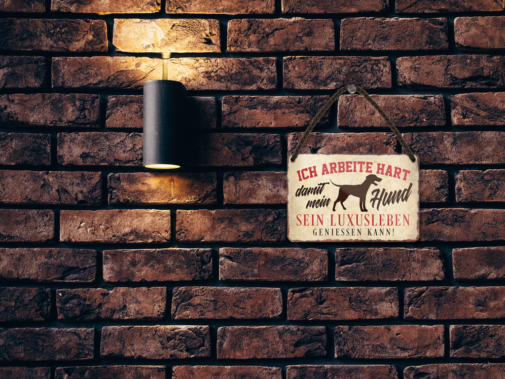 Blechschild ''Ich arbeite hart, damit mein Hund sein Luxusleben'' 18x12cm