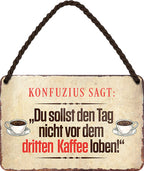 4252024202939 Schilderstore24 	Schilderstore24 Blechschilder sind perfekt als Geschenk zu Weihnachten, Geburtstage, Feiern, Partys, Grillabende, Namenstag, Feiertag, Mädelsabend, Hochzeit. Jederzeit stilvoll im Wohnzimmer, Partykeller, Garage, Praxis, Büro, Café, Hauseingang Lebensmittel Kaffee Kuchen Tee Grill crepes teigware süßigkeit essen grill wurst ''Konfuzius sagt Du sollst den Tag nicht vor dritten Kaffee''		18x12cm