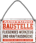 4252024205756 Schilderstore24 	Schilderstore24 Blechschilder sind perfekt als Geschenk zu Weihnachten, Geburtstage, Feiern, Partys, Grillabende, Namenstag, Feiertag, Mädelsabend, Hochzeit. Jederzeit stilvoll im Wohnzimmer, Partykeller, Garage, Praxis, Büro, Café, Hauseingang Handwerk Baustelle Arbeit Bau werkeln baustelle handwerk bauarbeiter ''Achtung Baustelle. Fliegendes Werkzeug und Kraftausdrücke''		18x12cm