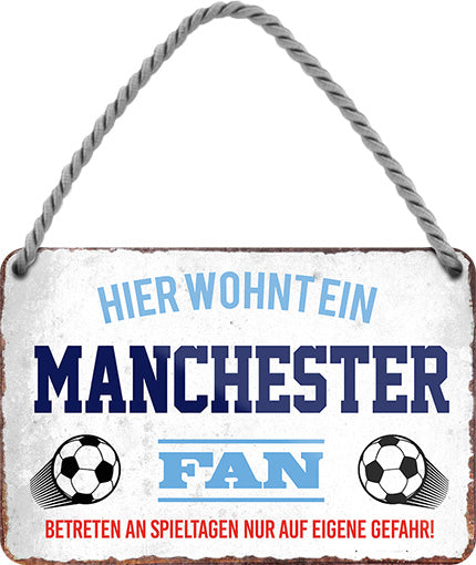 4252024204087 Schilderstore24 	Schilderstore24 Blechschilder sind perfekt als Geschenk zu Weihnachten, Geburtstage, Feiern, Partys, Grillabende, Namenstag, Feiertag, Mädelsabend, Hochzeit. Jederzeit stilvoll im Wohnzimmer, Partykeller, Garage, Praxis, Büro, Café, Hauseingang Fußball Mannschaft Verein Bolzen Ball sport liga kicken stadion freizeit ''Manchester Fan''		18x12cm