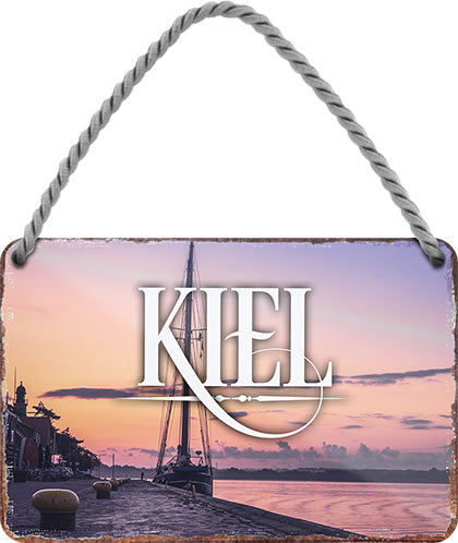 4252024212341 Schilderstore24 	Schilderstore24 Blechschilder sind perfekt als Geschenk zu Weihnachten, Geburtstage, Feiern, Partys, Grillabende, Namenstag, Feiertag, Mädelsabend, Hochzeit. Jederzeit stilvoll im Wohnzimmer, Partykeller, Garage, Praxis, Büro, Café, Hauseingang Landschaften Orte Städte Länder Urlaub See berge burgen schloss tal denkmal freizeit meer ''Kiel''		18x12cm